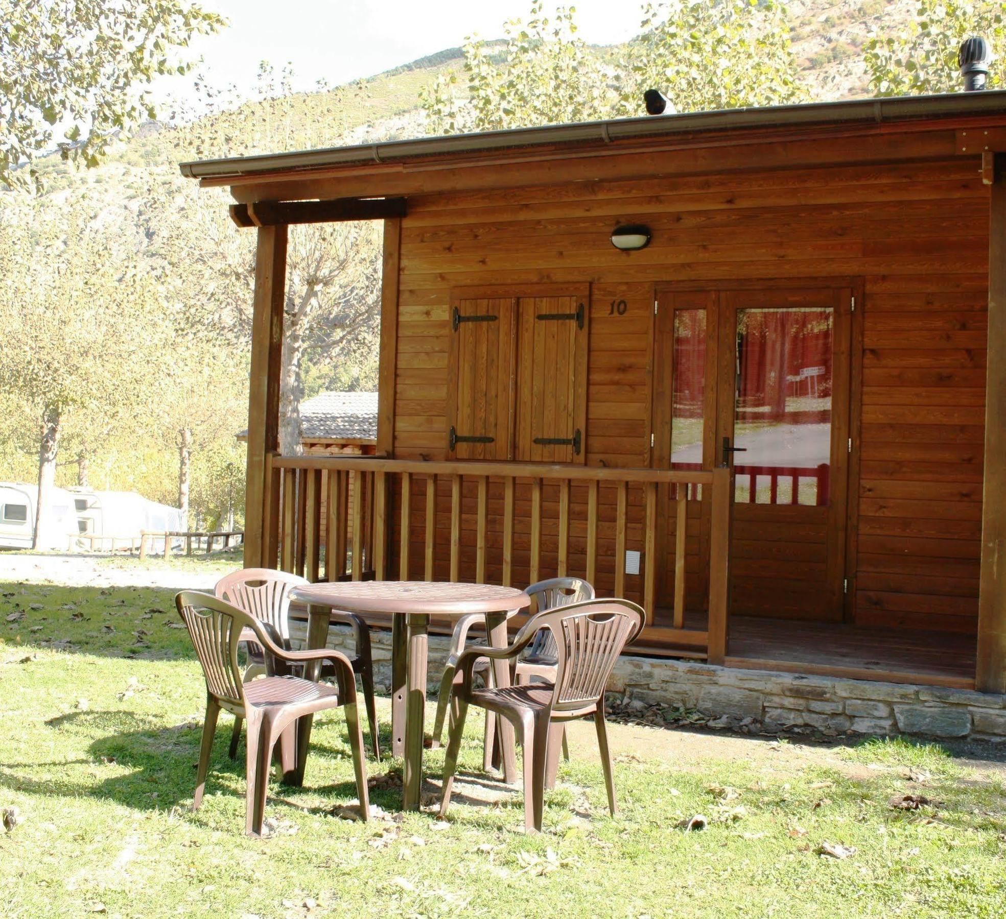 Bungalows Nou Camping La Guingueta D'Aneu Exterior foto
